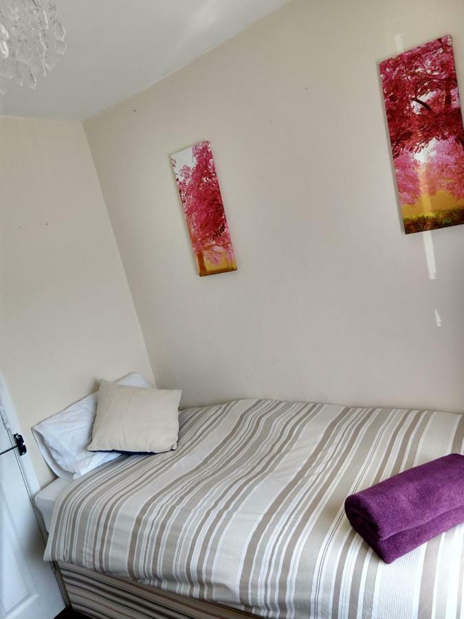 Rowe Gardens - Self Catering - Guesthouse Style - Comfortable Twin Or Double Rooms - Quiet Residential Area ووركينجتون المظهر الخارجي الصورة